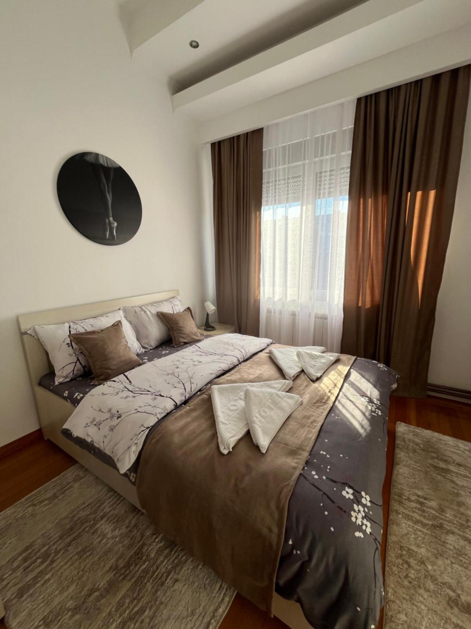 Airport Sky Apartments Lux II Belgrad Exteriör bild